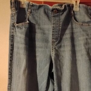 Time and Tru Light Blue Mid-Rise Straight Jeans Pull On